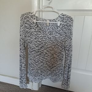 No Boundries Black & White Sweater Small
